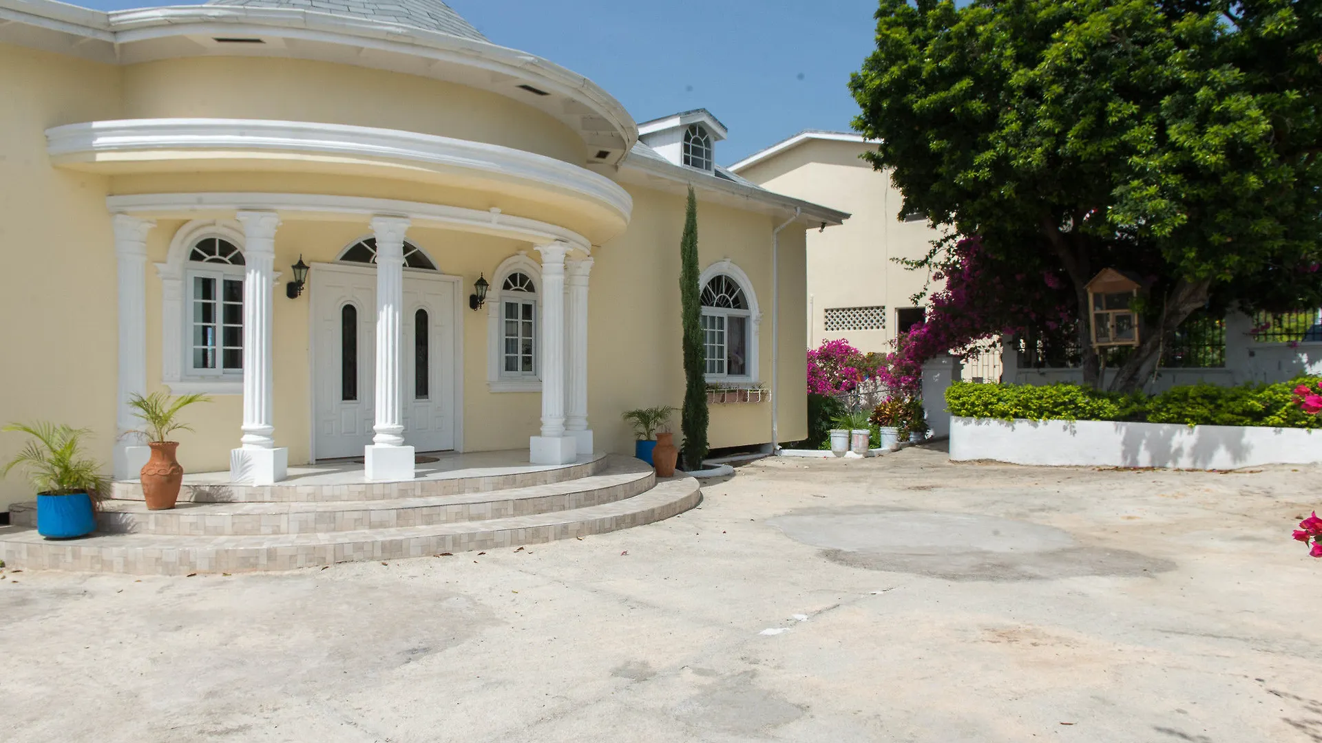 מונטגו ביי The Royal Kensington Villa מלון